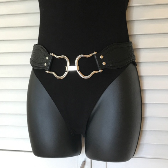 Silver Buckle Belt- Pebble Leather! EUC 3/$19 - Picture 2 of 11